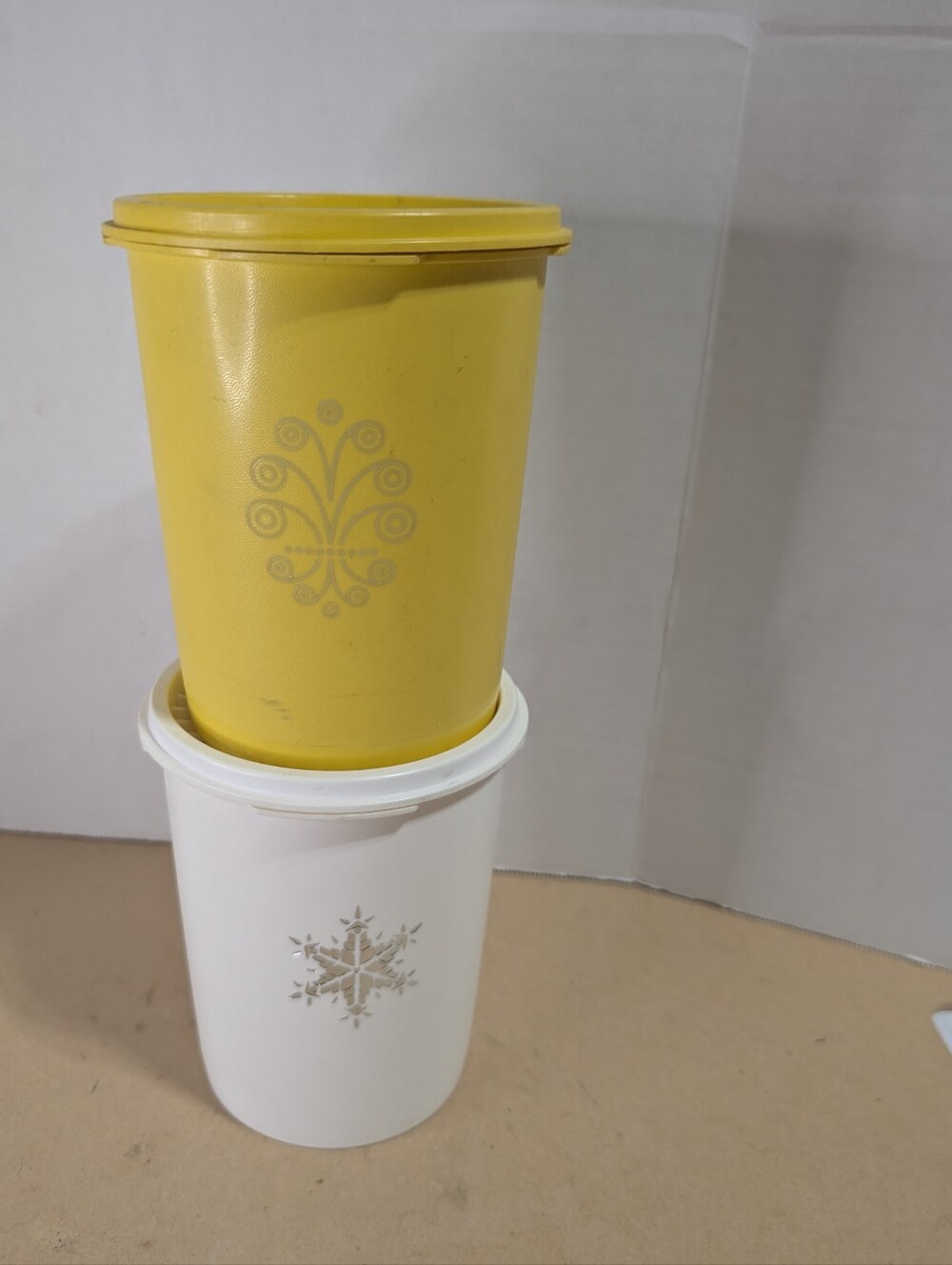 Lot Of 2 Vintage Tupperware Servalier Canisters Yellow White Lid Snowflake 811